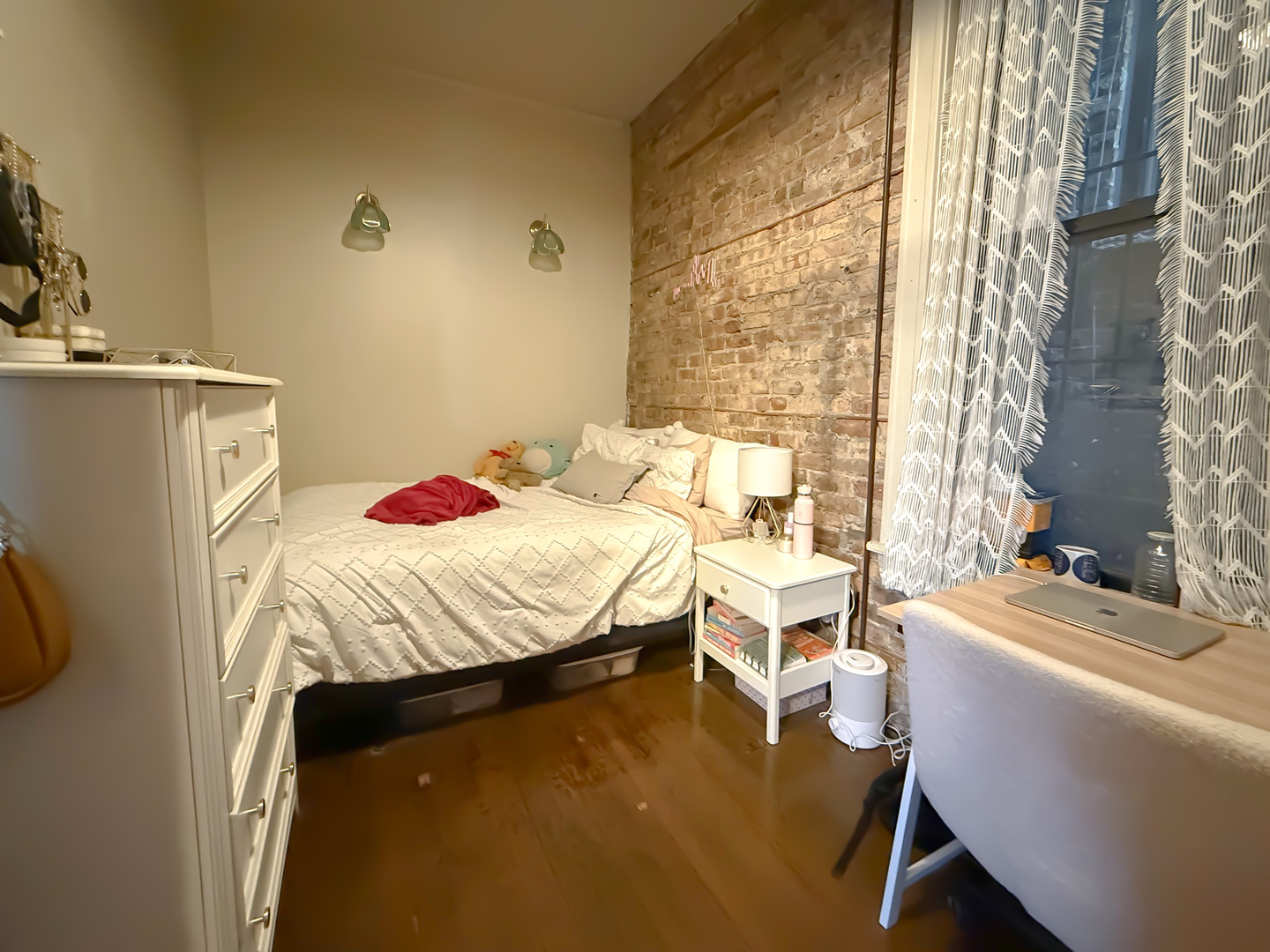 3765 N Kenmore Avenue Unit: 1W