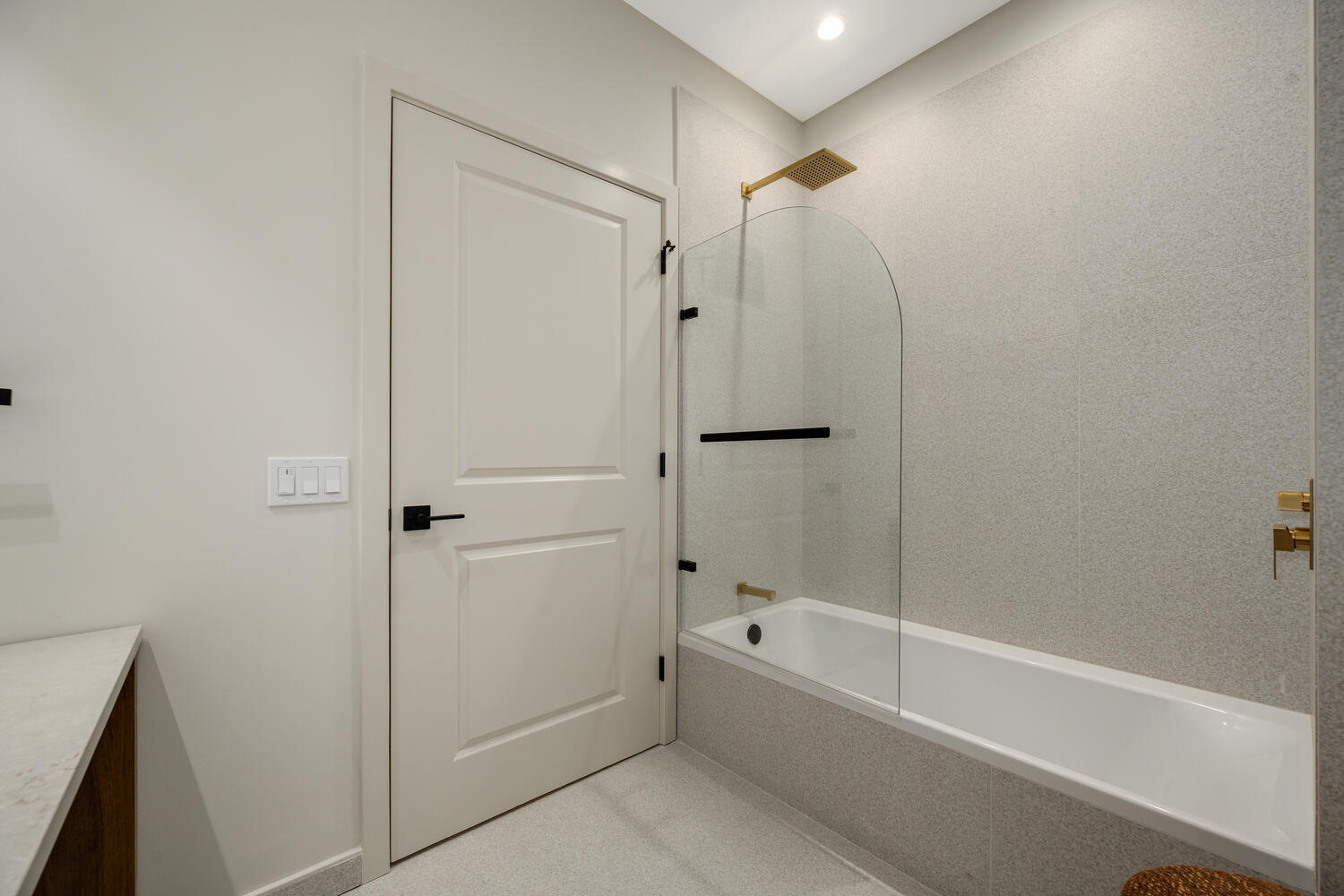 1235 N ASHLAND Avenue Unit: 503