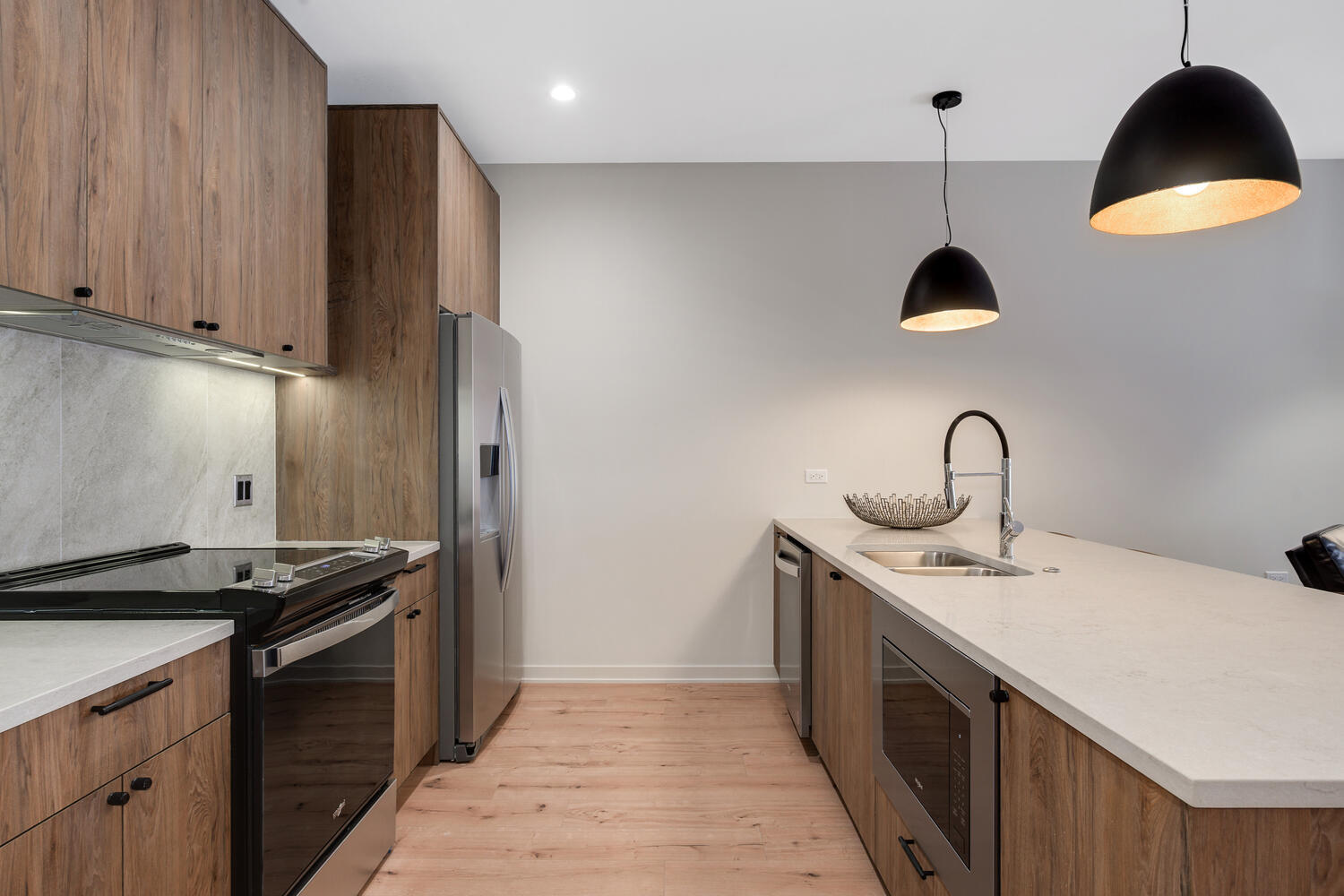 1235 N ASHLAND Avenue Unit: 503