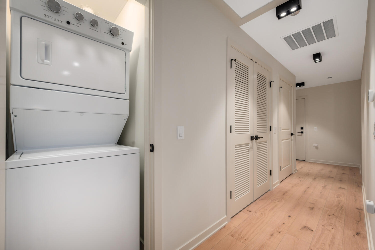 1235 N ASHLAND Avenue Unit: 503