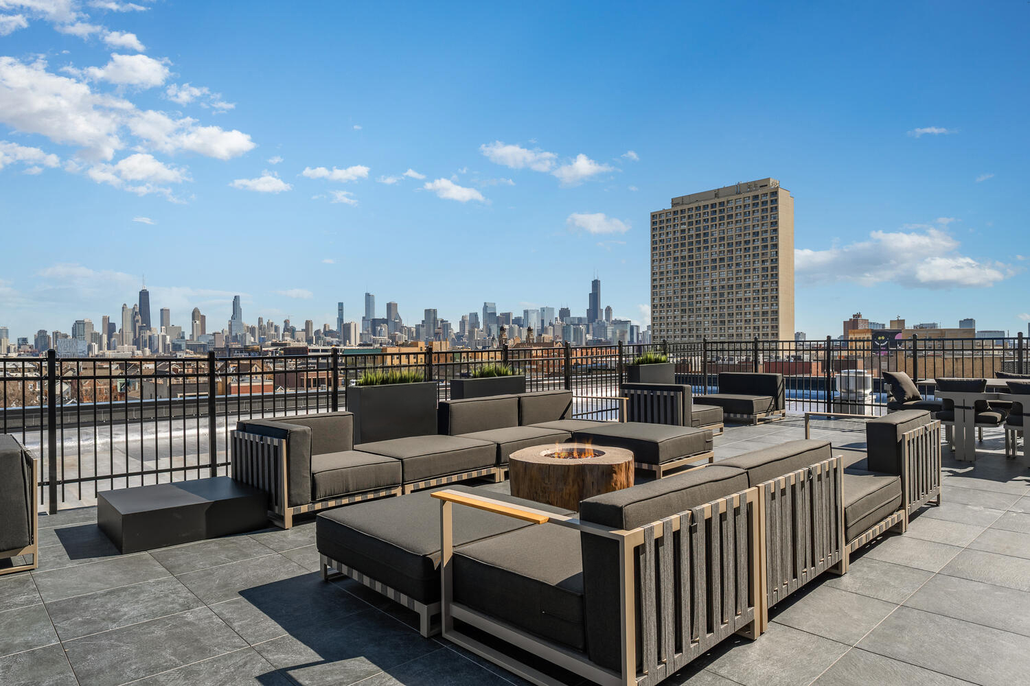 1235 N ASHLAND Avenue Unit: 503