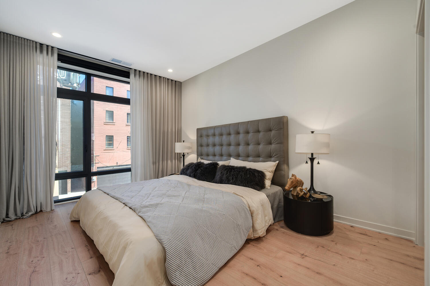 1235 N ASHLAND Avenue Unit: 503