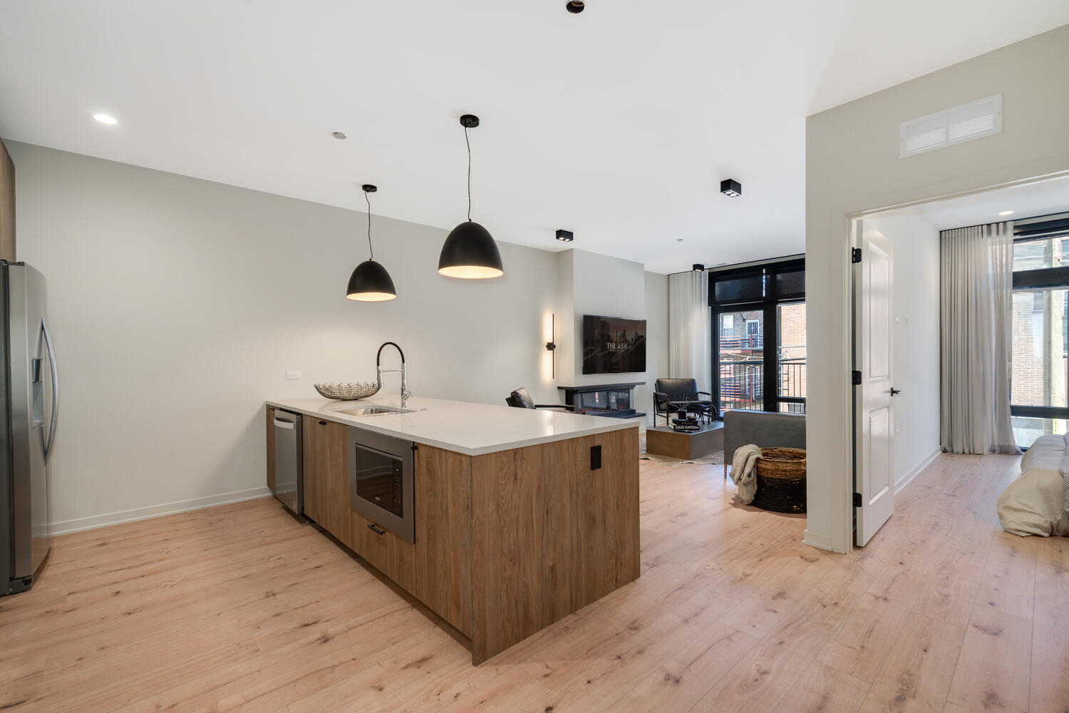 1235 N ASHLAND Avenue Unit: 503