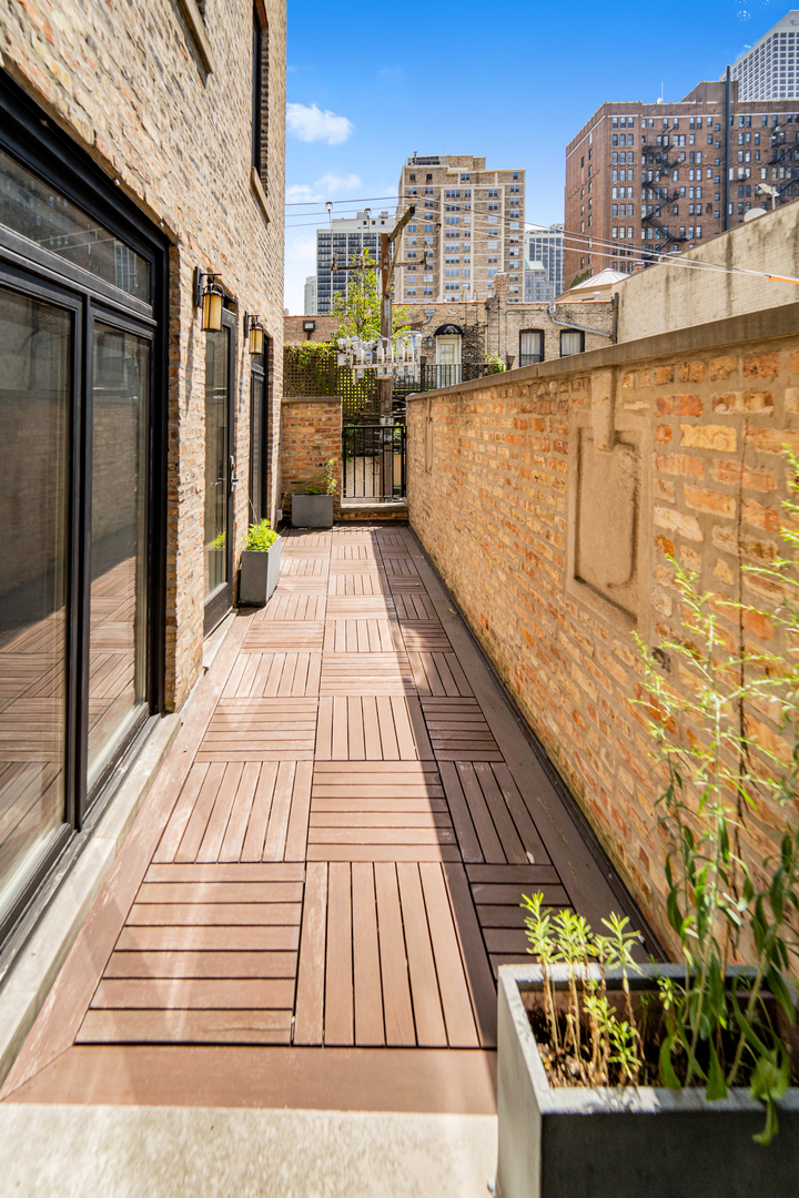 53 E Division Street