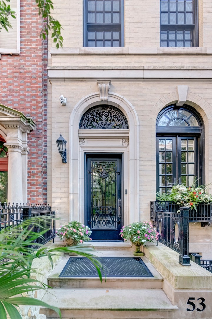 53 E Division Street