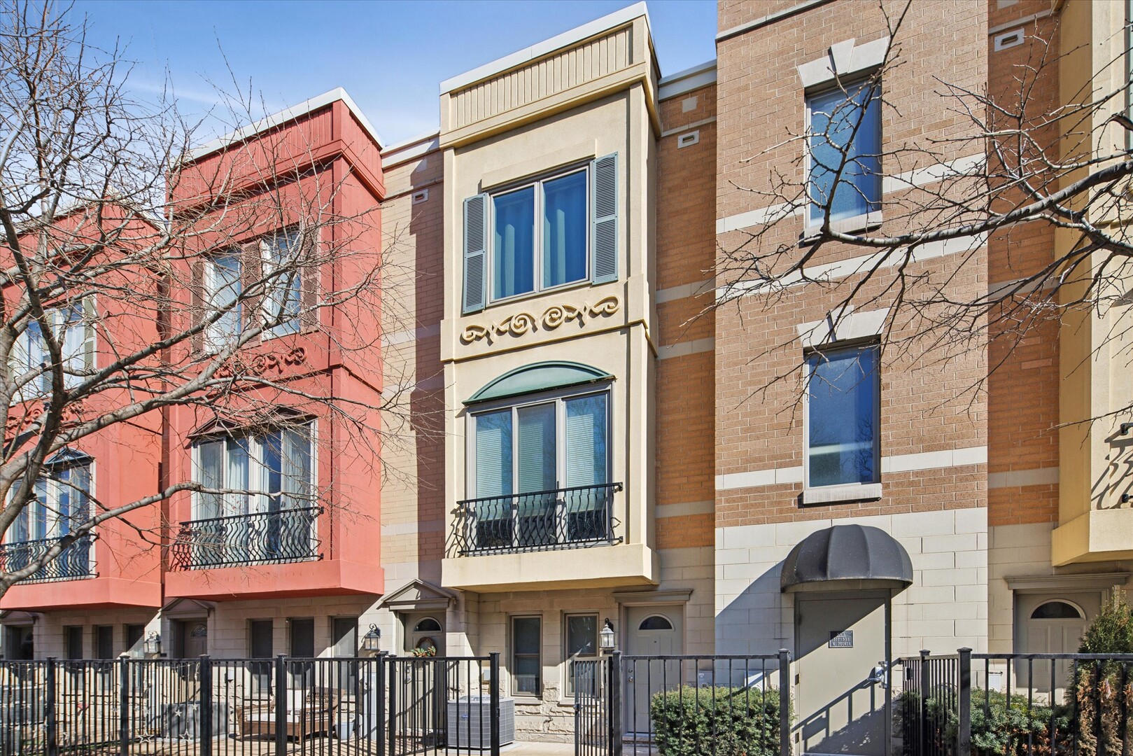 525 N PEORIA Street