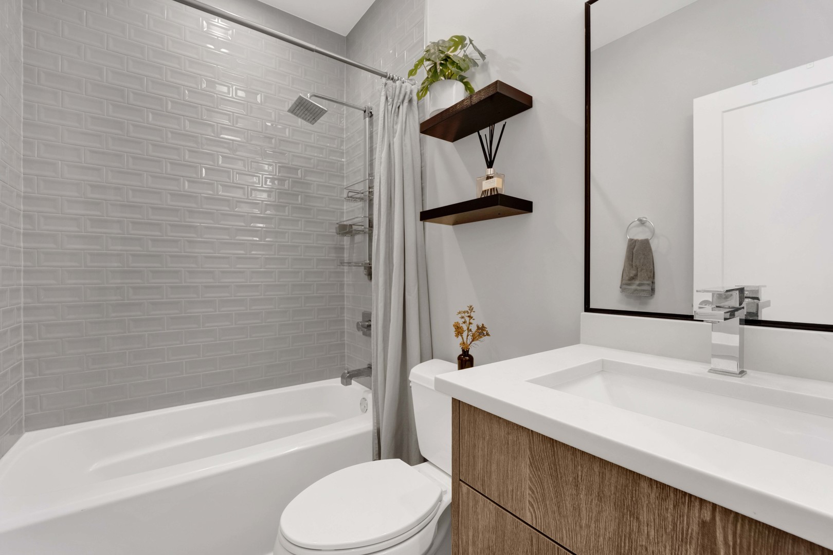 1810 S Racine Avenue Unit: 2