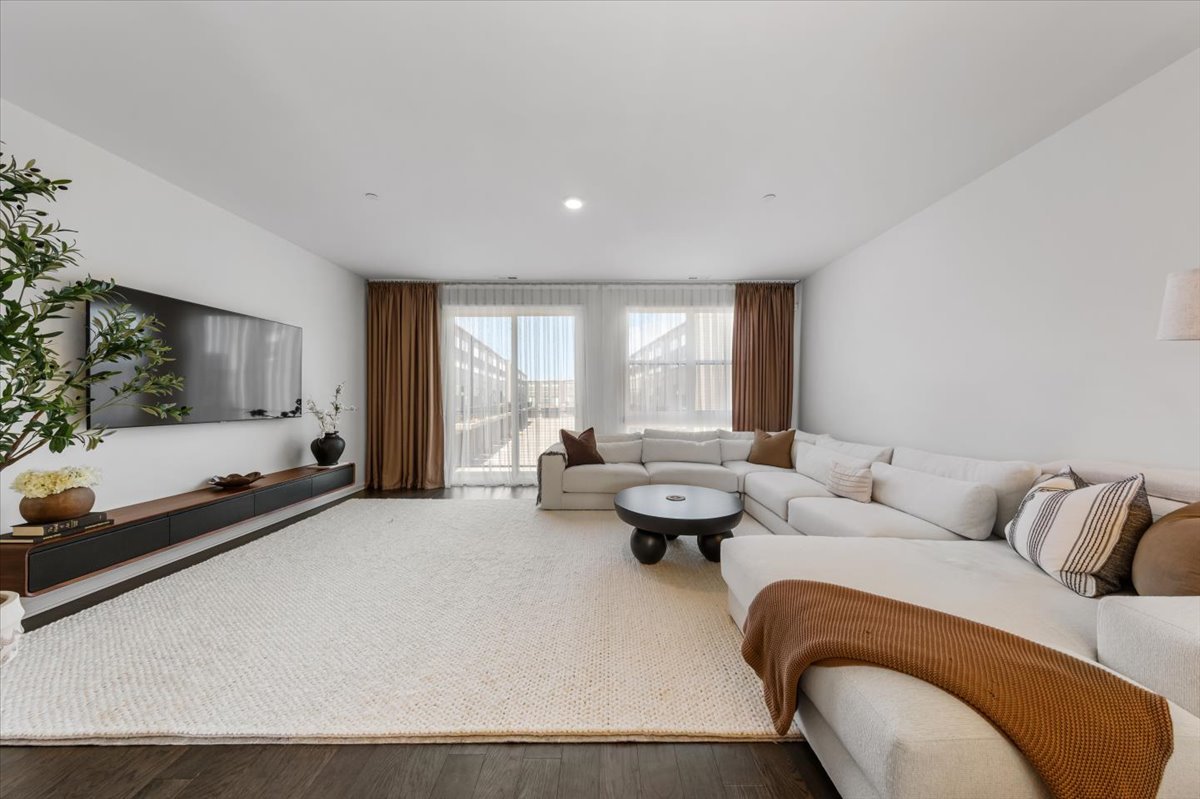 2217 Venture Drive Unit: 2217