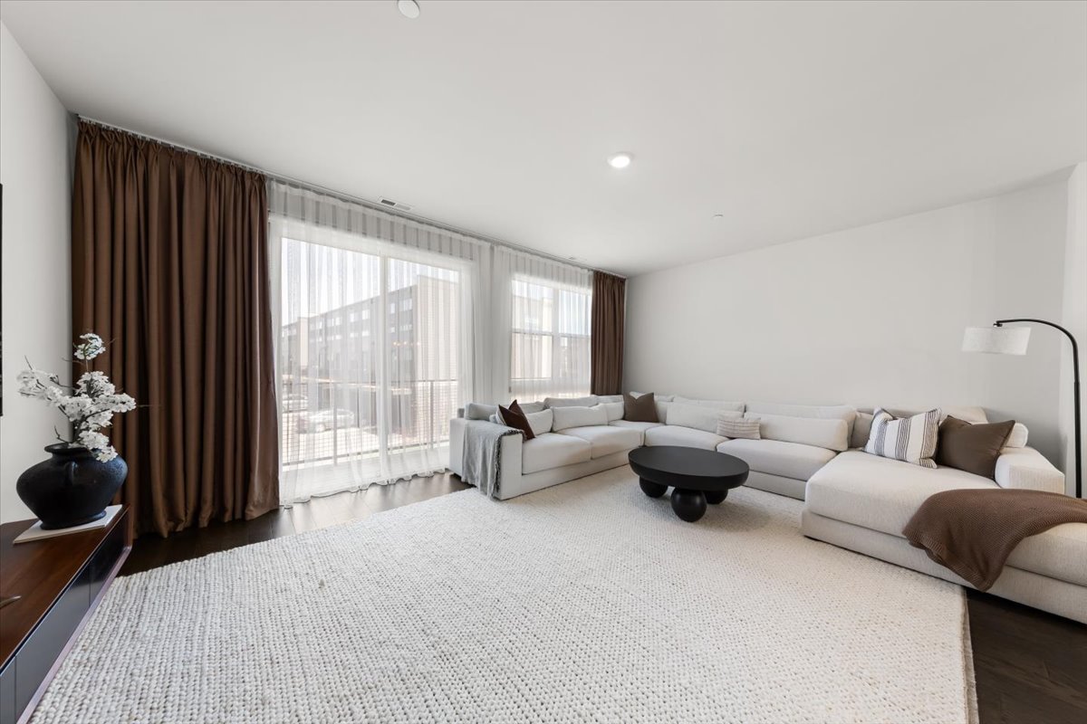 2217 Venture Drive Unit: 2217