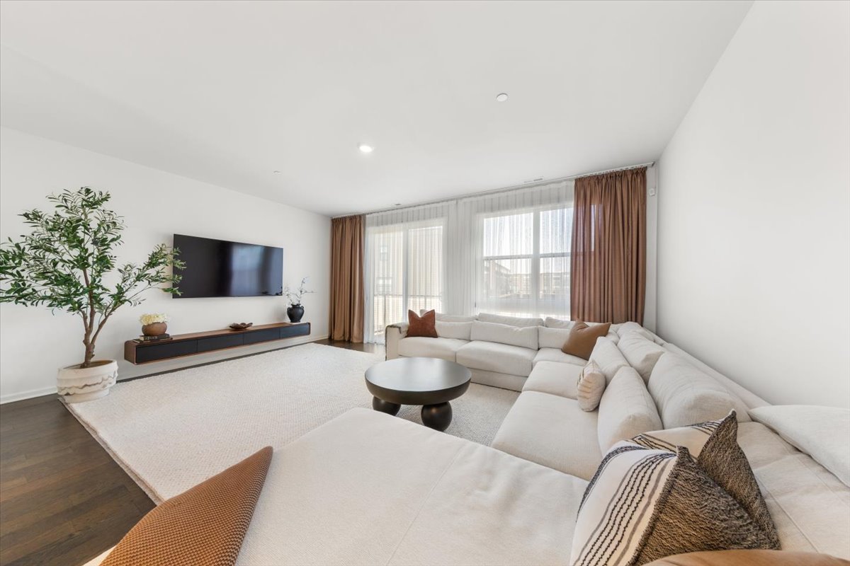 2217 Venture Drive Unit: 2217