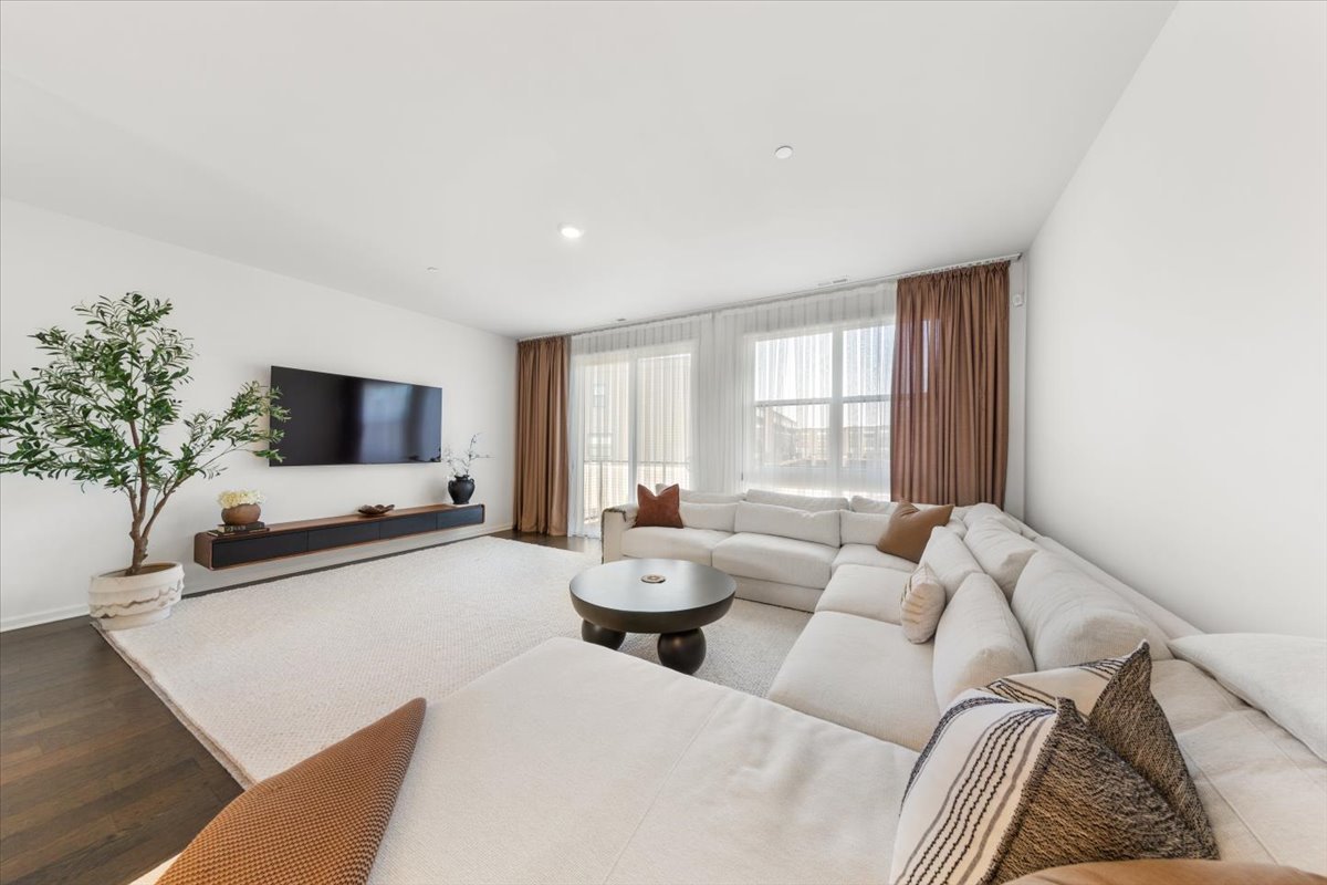 2217 Venture Drive Unit: 2217