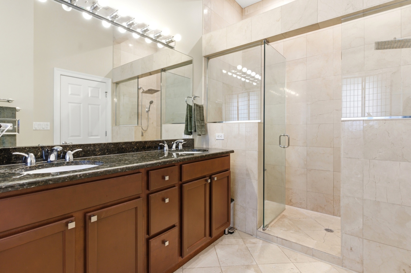 1359 W GRAND Avenue Unit: 2