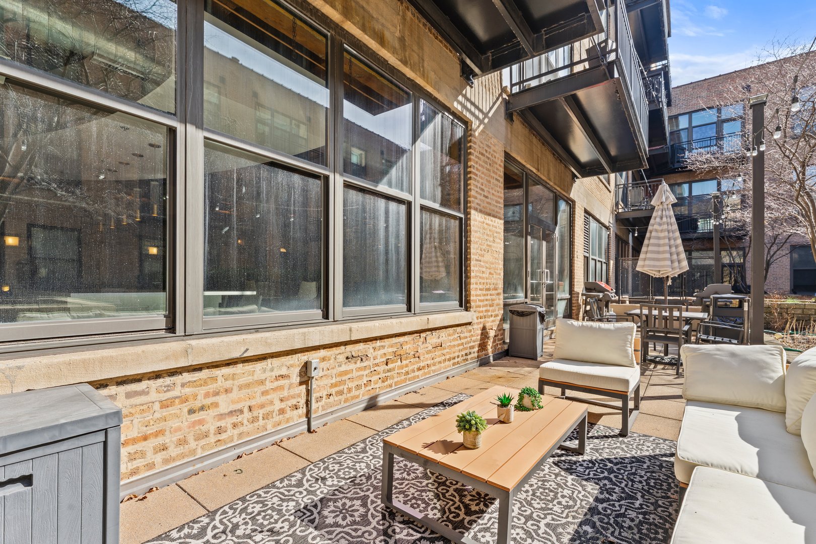 1040 W Adams Street Unit: 122