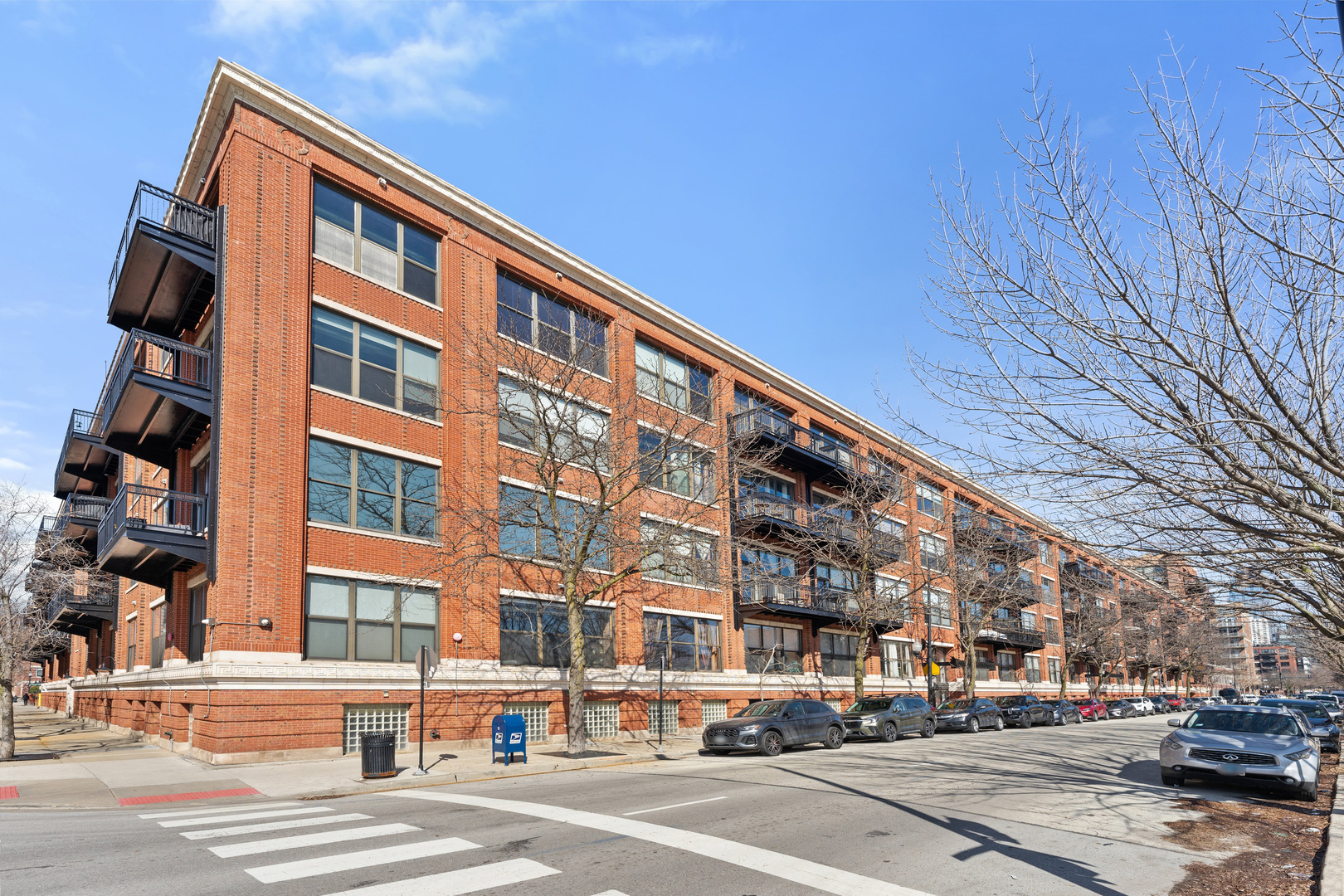 1040 W Adams Street Unit: 122