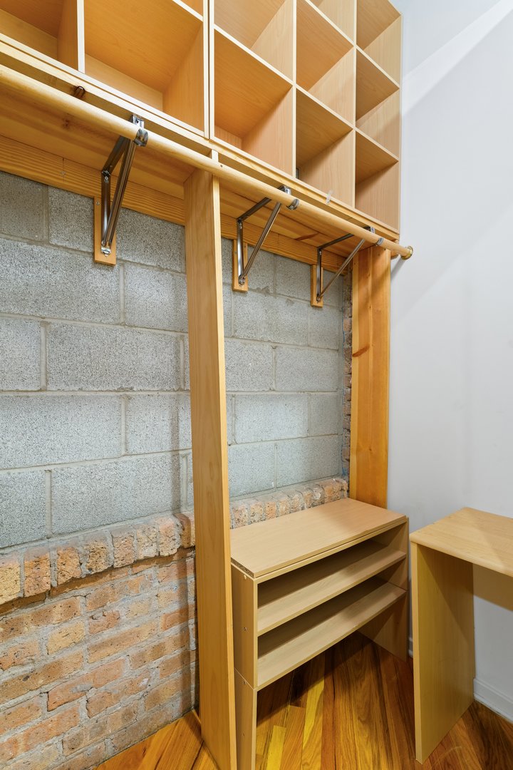 1040 W Adams Street Unit: 122