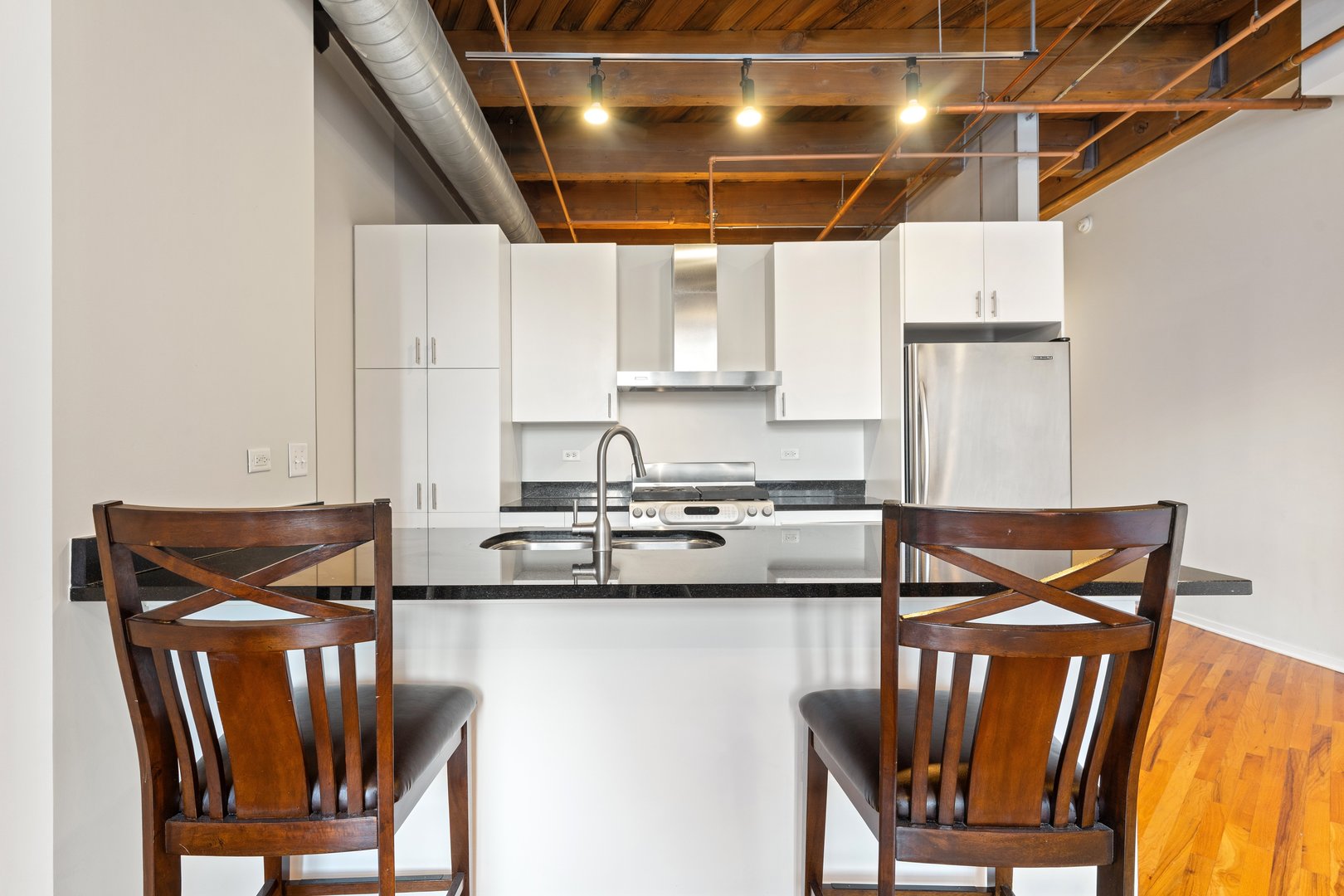 1040 W Adams Street Unit: 122