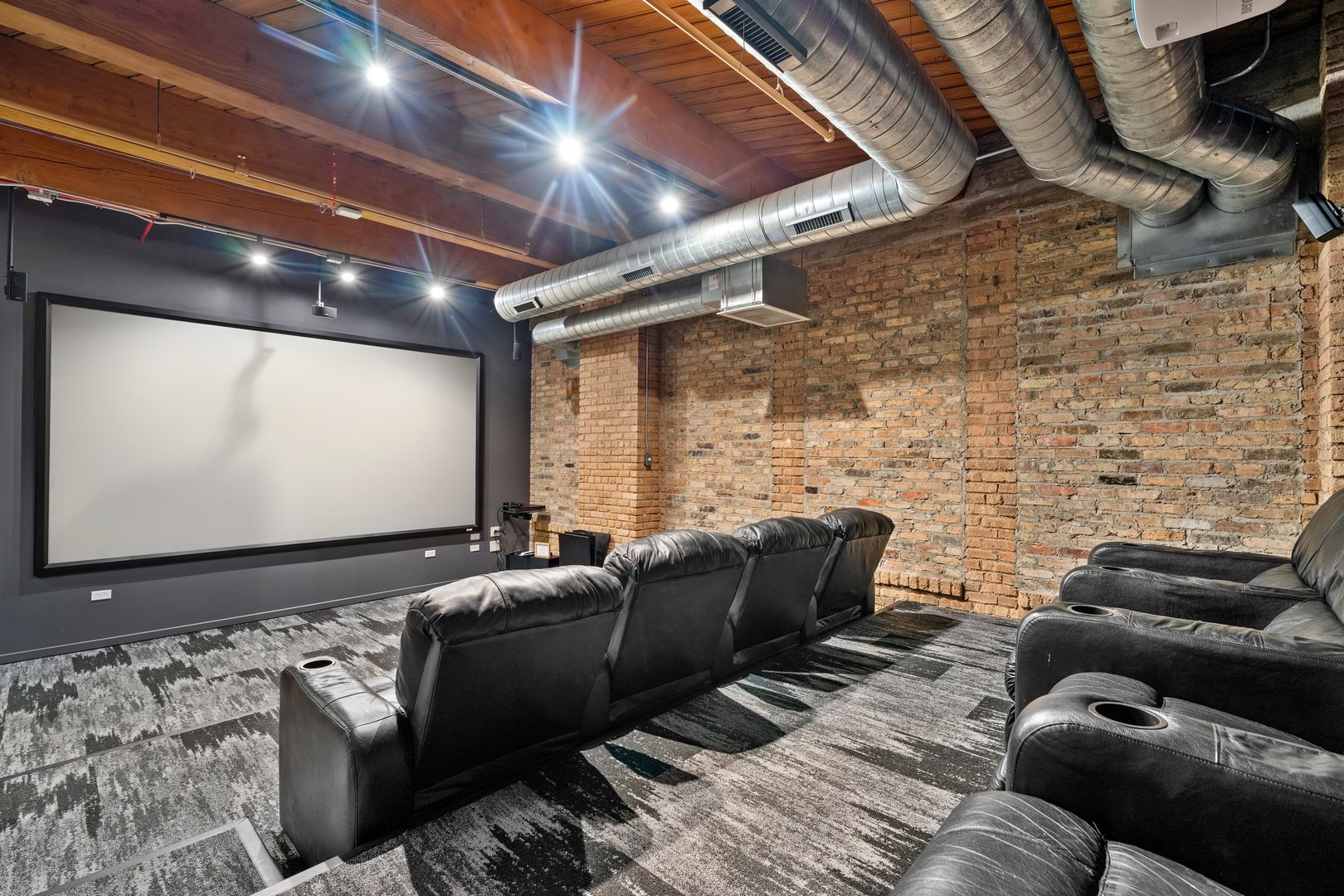 1040 W Adams Street Unit: 122