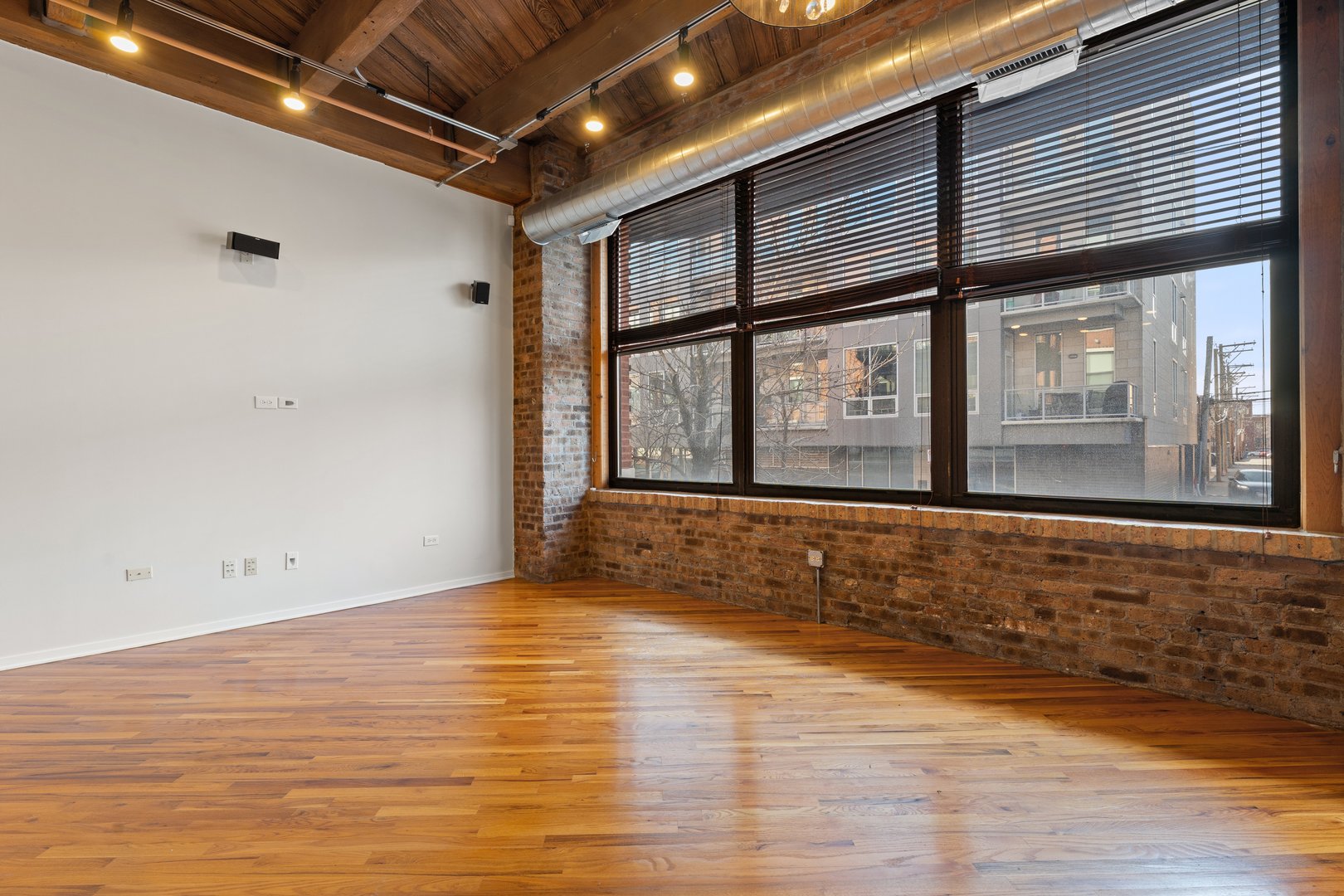 1040 W Adams Street Unit: 122