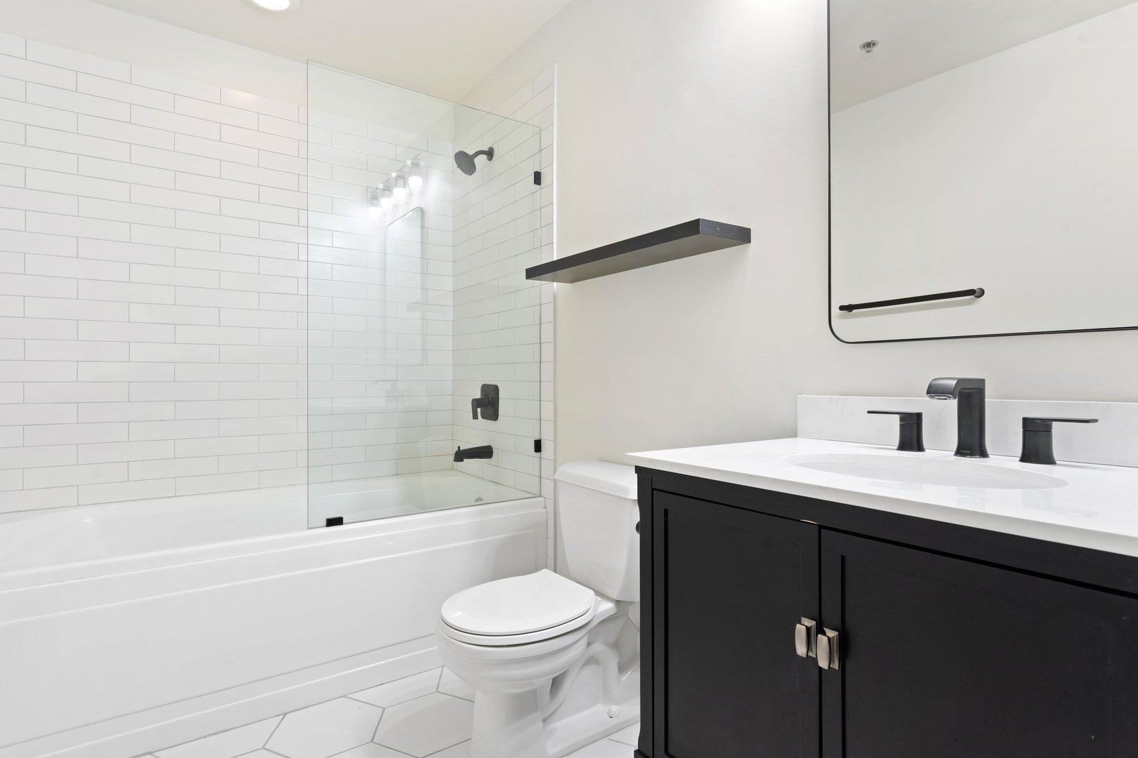 1040 W Adams Street Unit: 122
