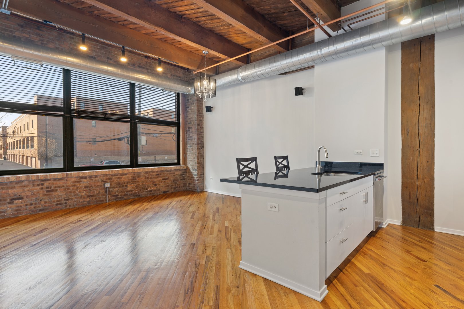 1040 W Adams Street Unit: 122