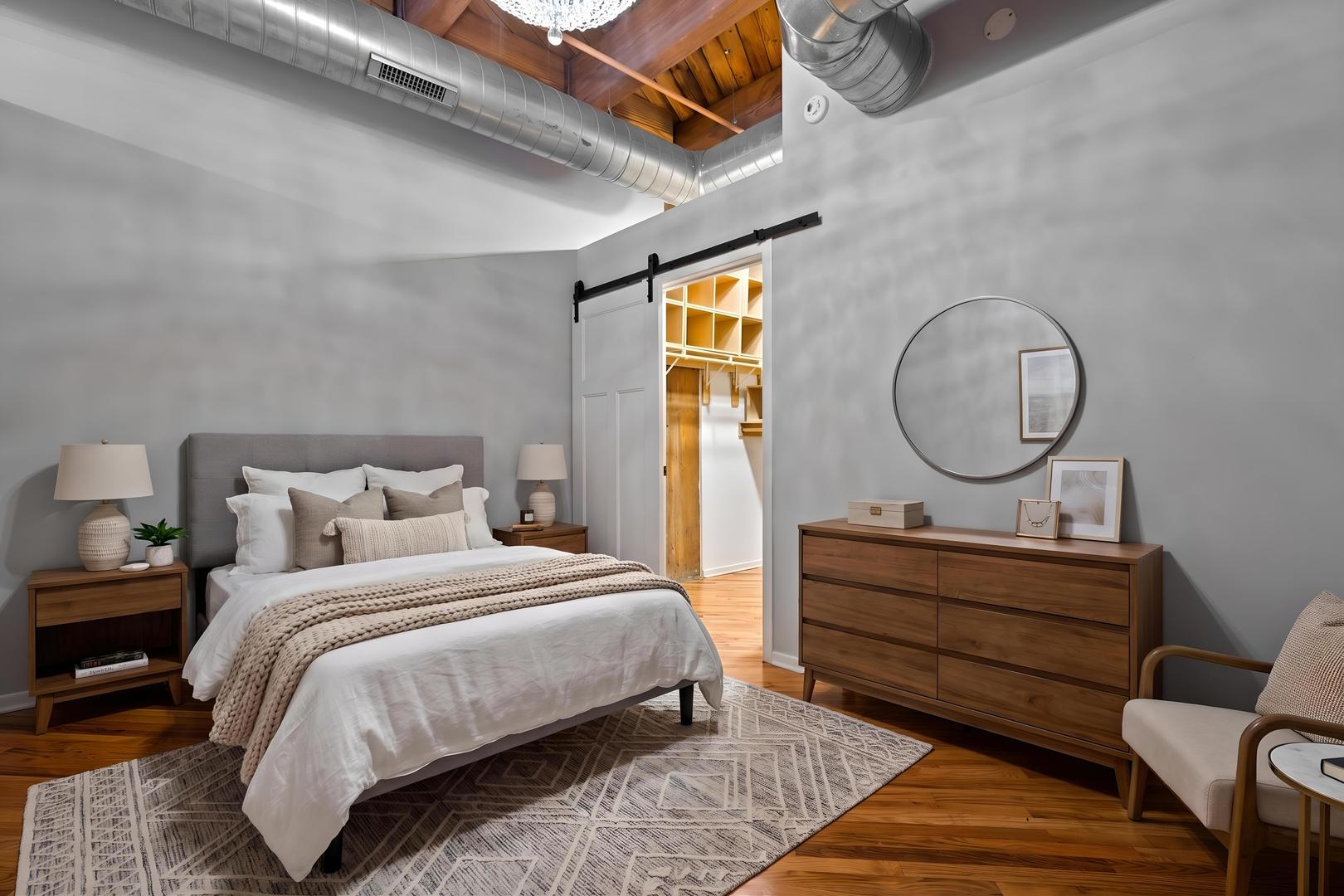 1040 W Adams Street Unit: 122
