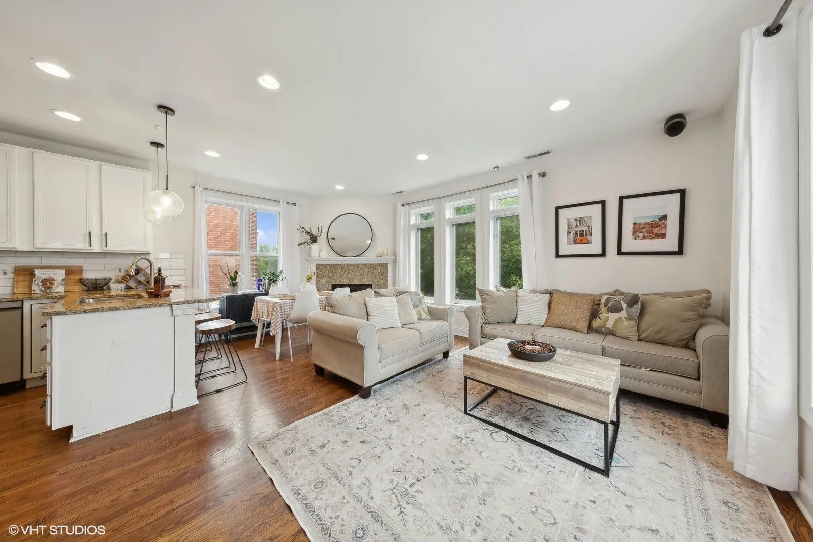 1308 W Fillmore Street Unit: 4