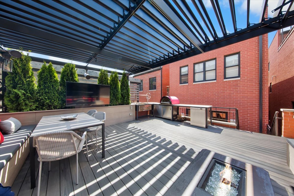 1716 W Wolfram Street
