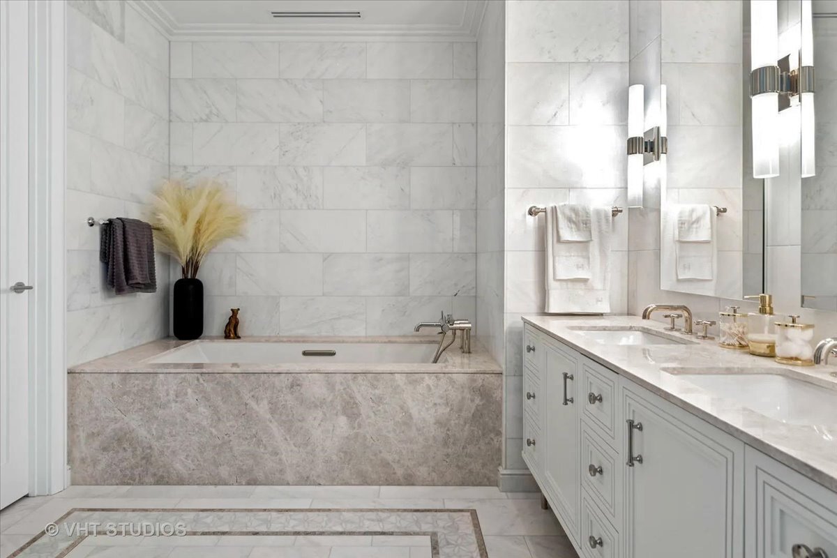 435 N Michigan Avenue Unit: 401