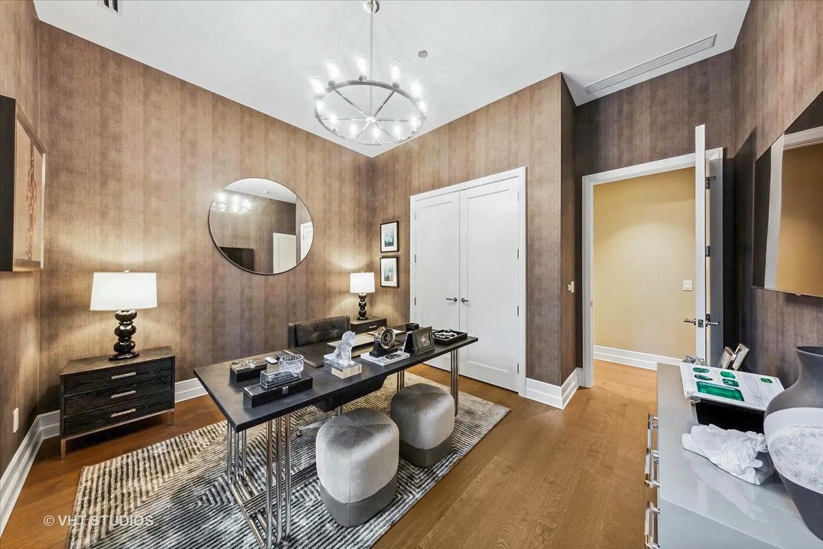 435 N Michigan Avenue Unit: 401