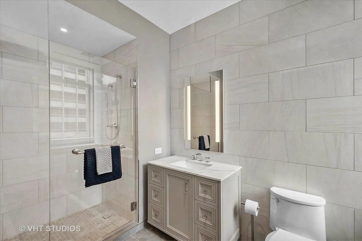 435 N Michigan Avenue Unit: 401