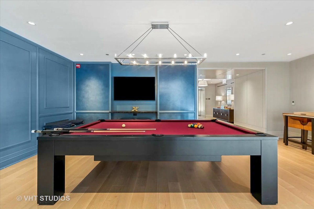 435 N Michigan Avenue Unit: 401