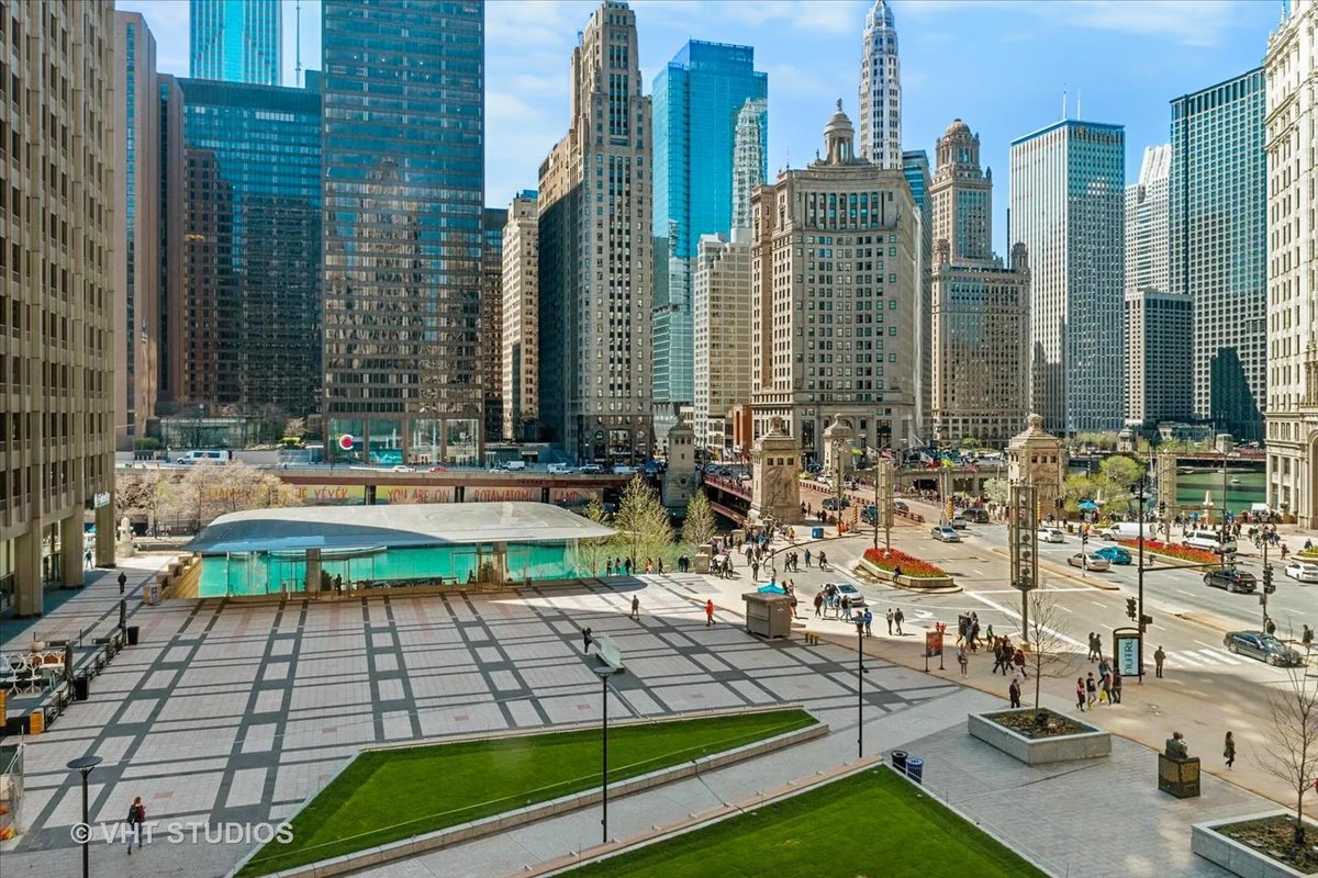 435 N Michigan Avenue Unit: 401