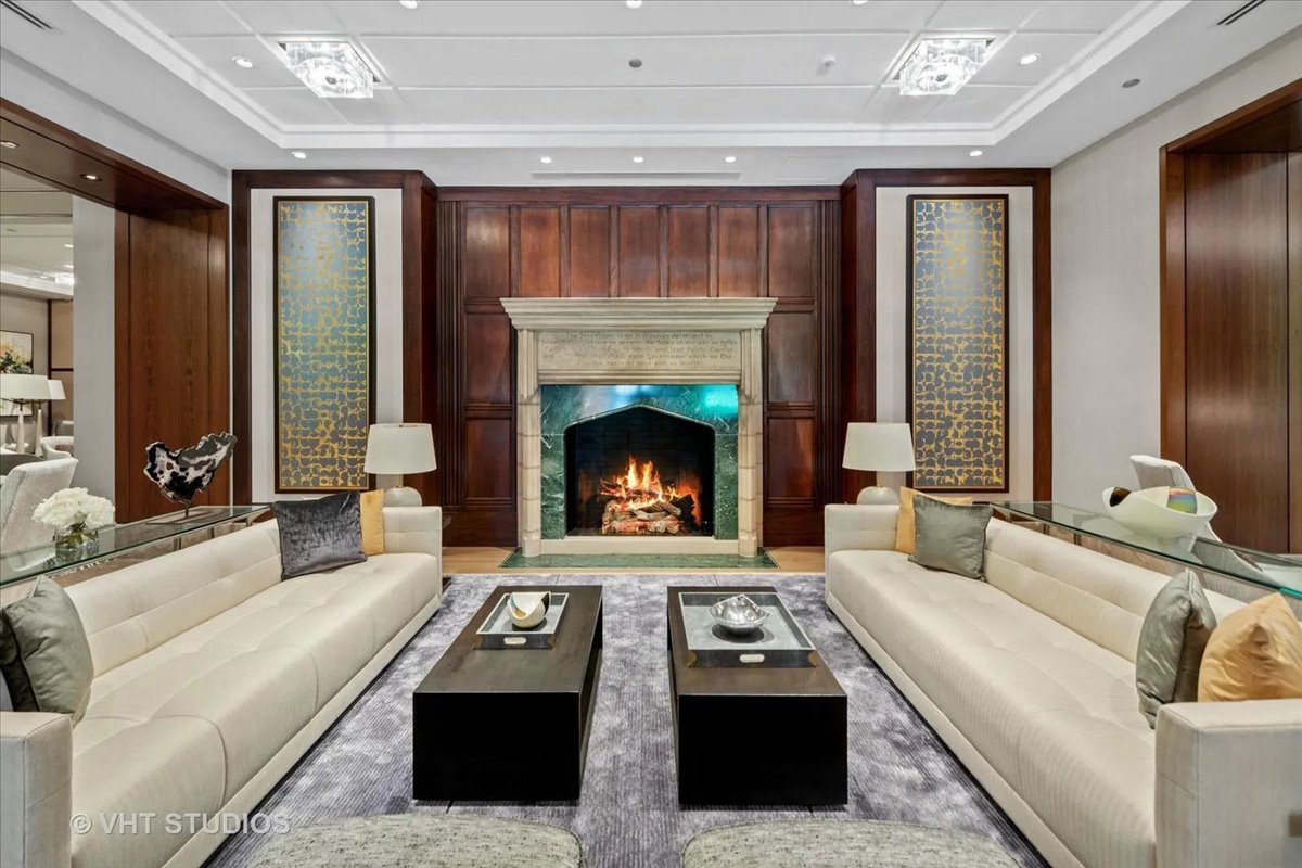 435 N Michigan Avenue Unit: 401