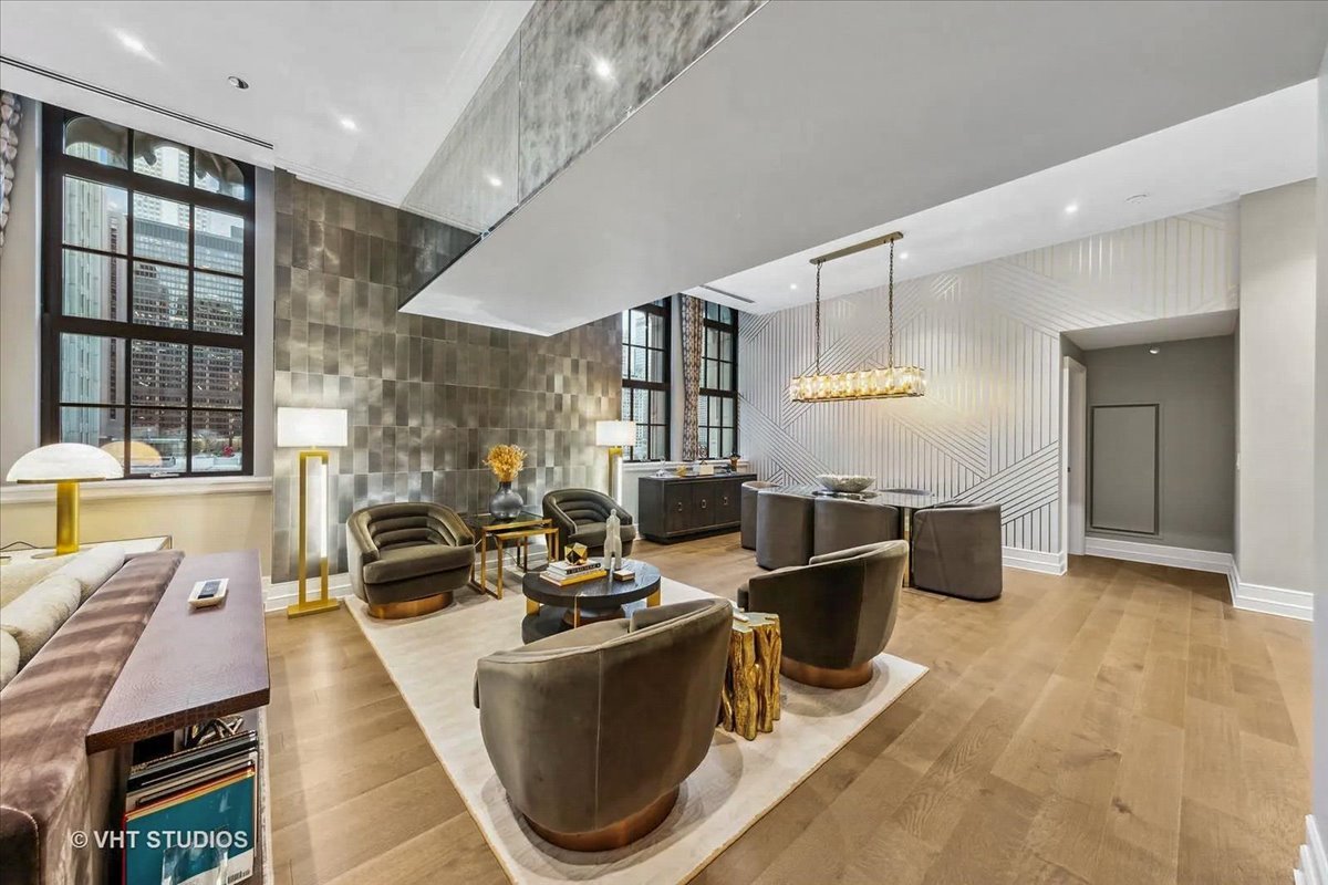 435 N Michigan Avenue Unit: 401