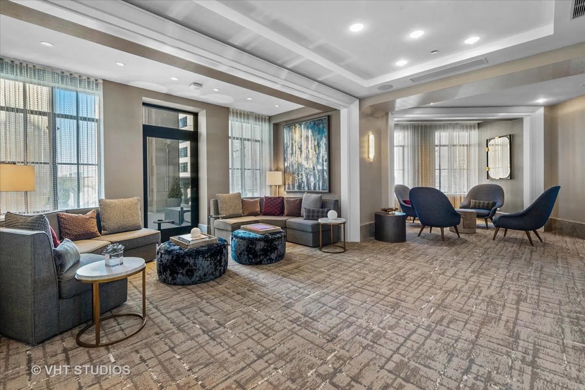 435 N Michigan Avenue Unit: 401
