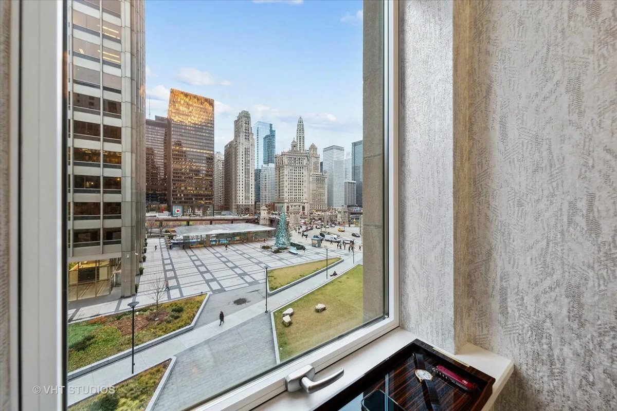 435 N Michigan Avenue Unit: 401