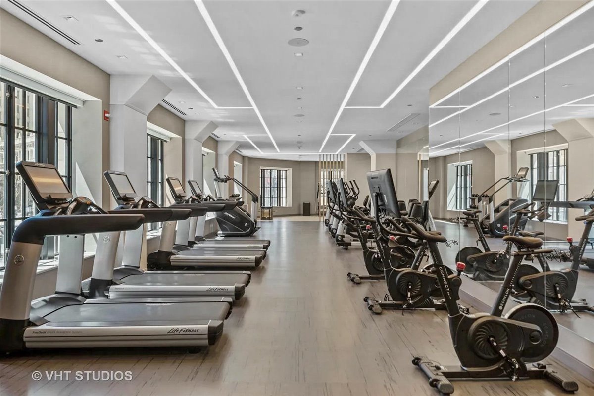 435 N Michigan Avenue Unit: 401