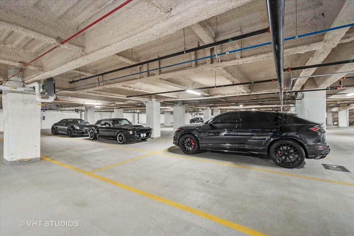 435 N Michigan Avenue Unit: 401