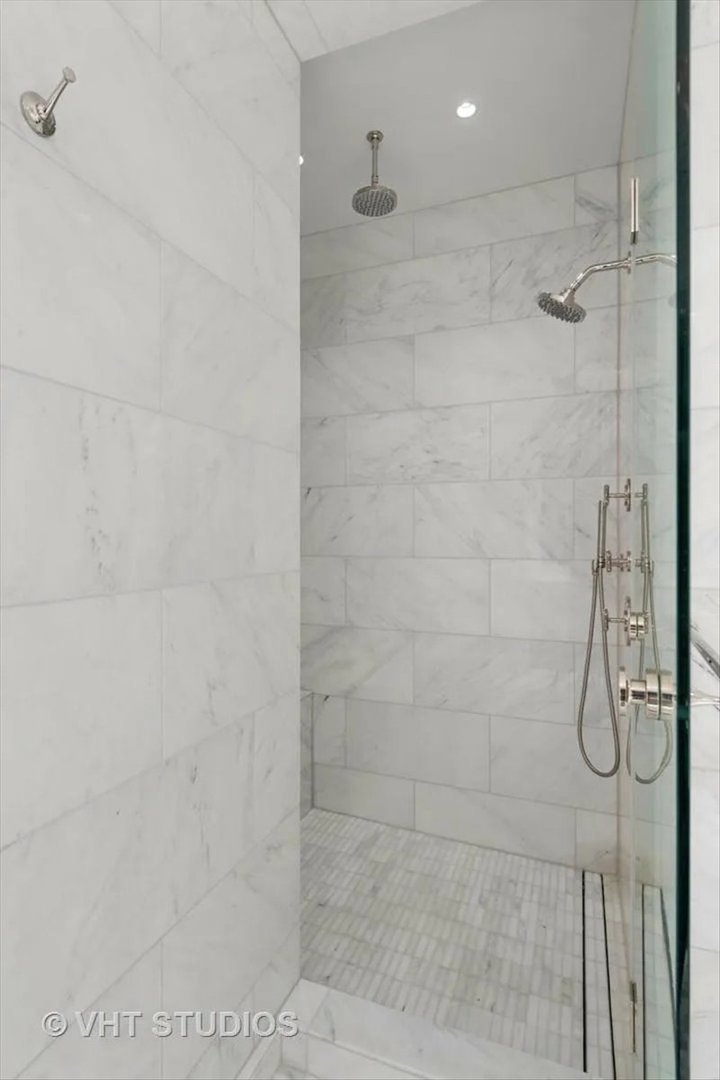435 N Michigan Avenue Unit: 401