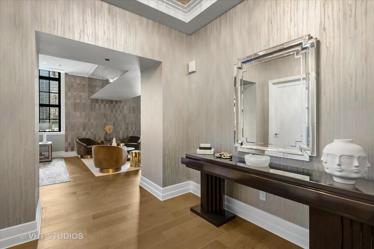 435 N Michigan Avenue Unit: 401