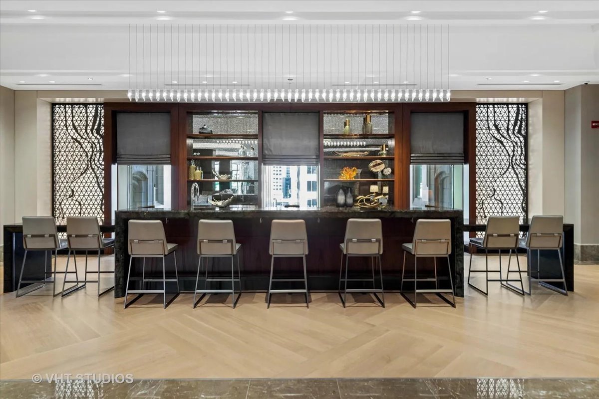 435 N Michigan Avenue Unit: 401