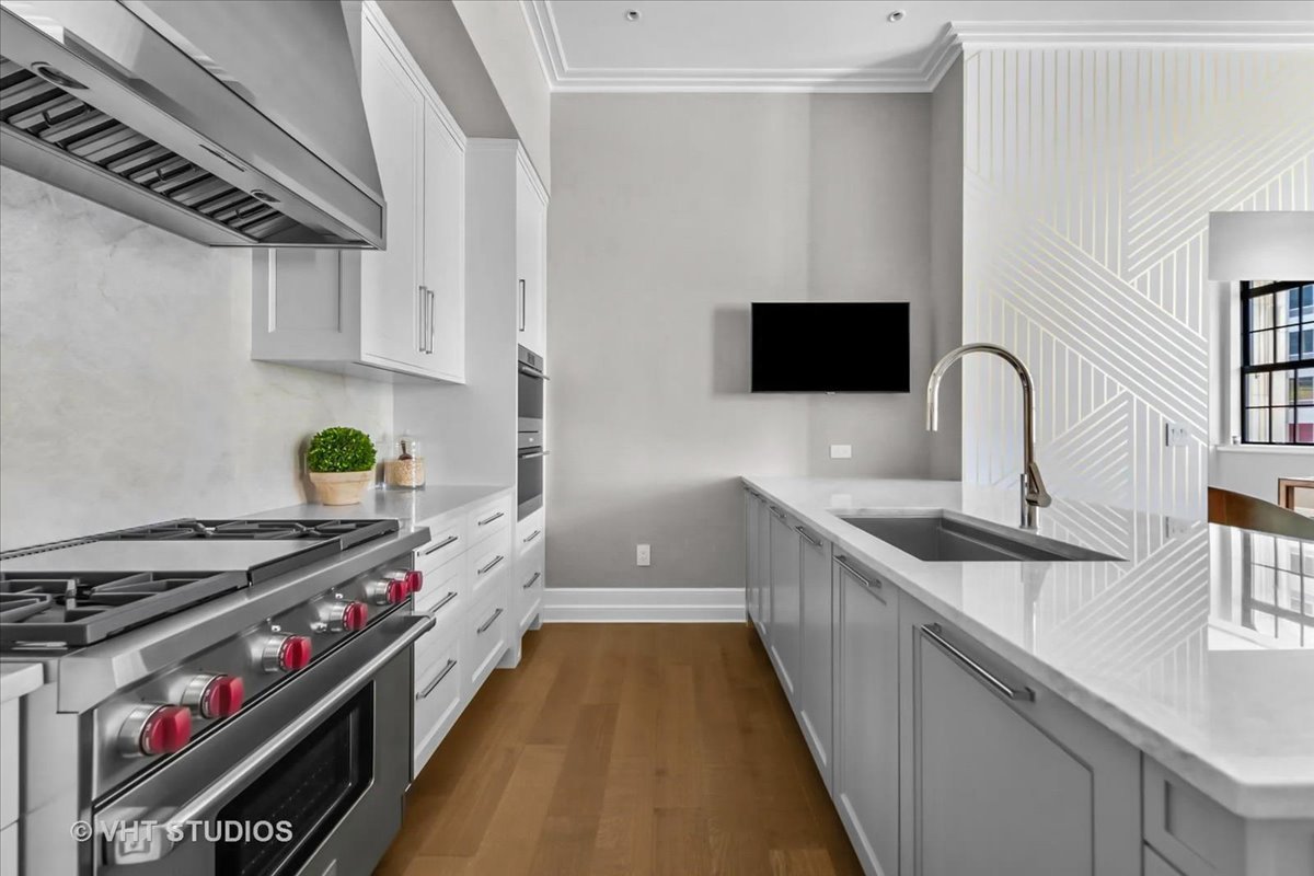 435 N Michigan Avenue Unit: 401