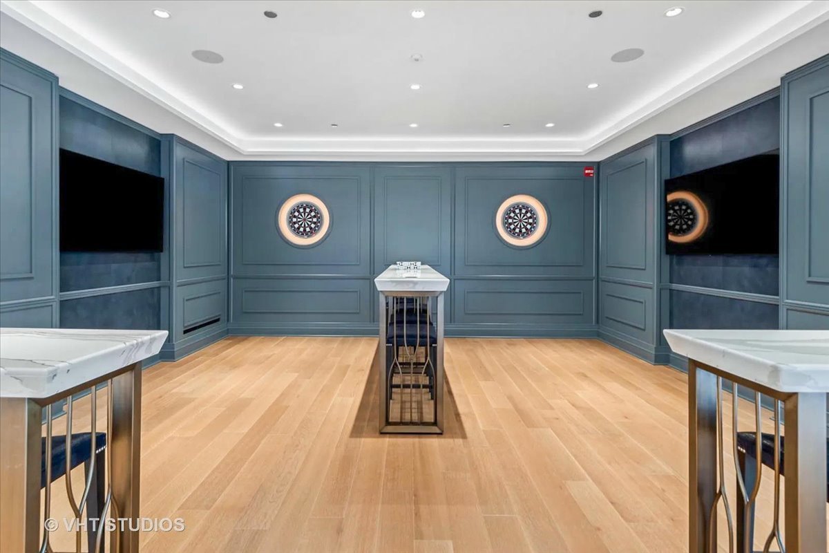 435 N Michigan Avenue Unit: 401