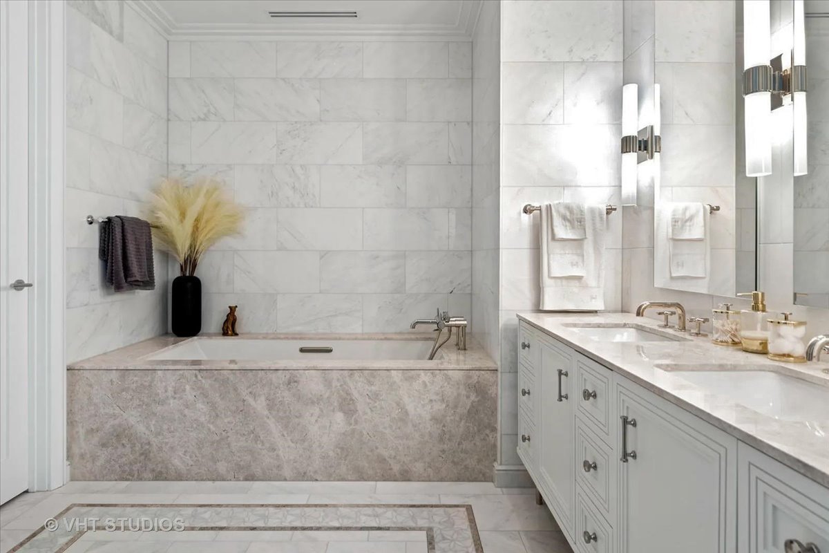 435 N Michigan Avenue Unit: 401