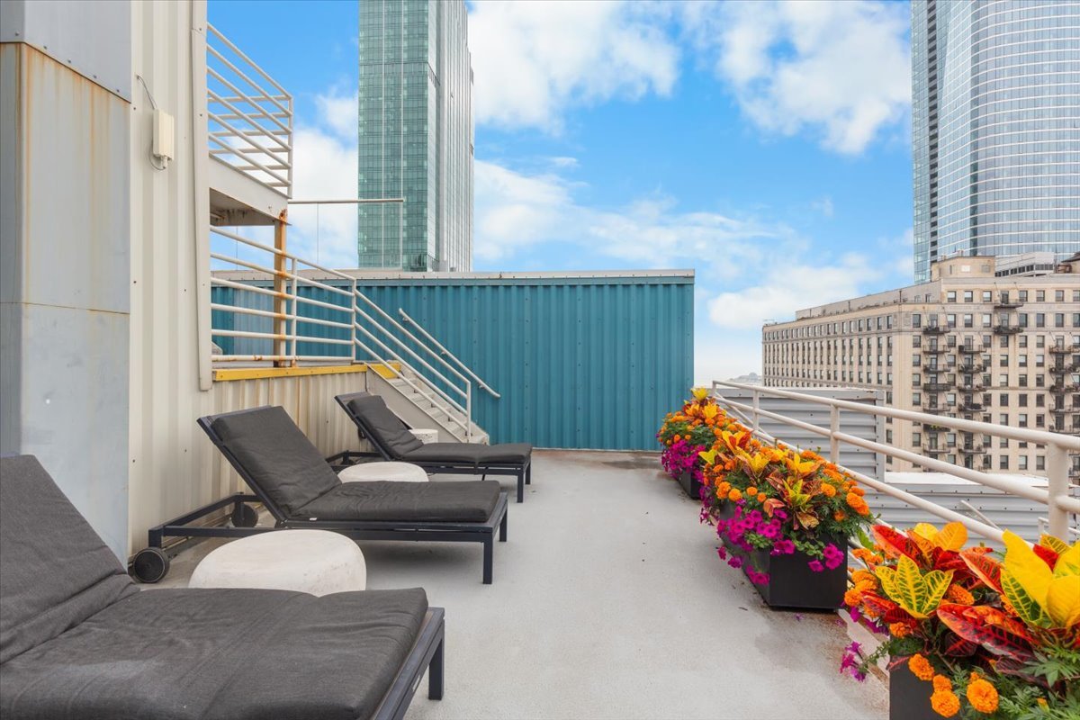 40 E 9TH Street Unit: 1205