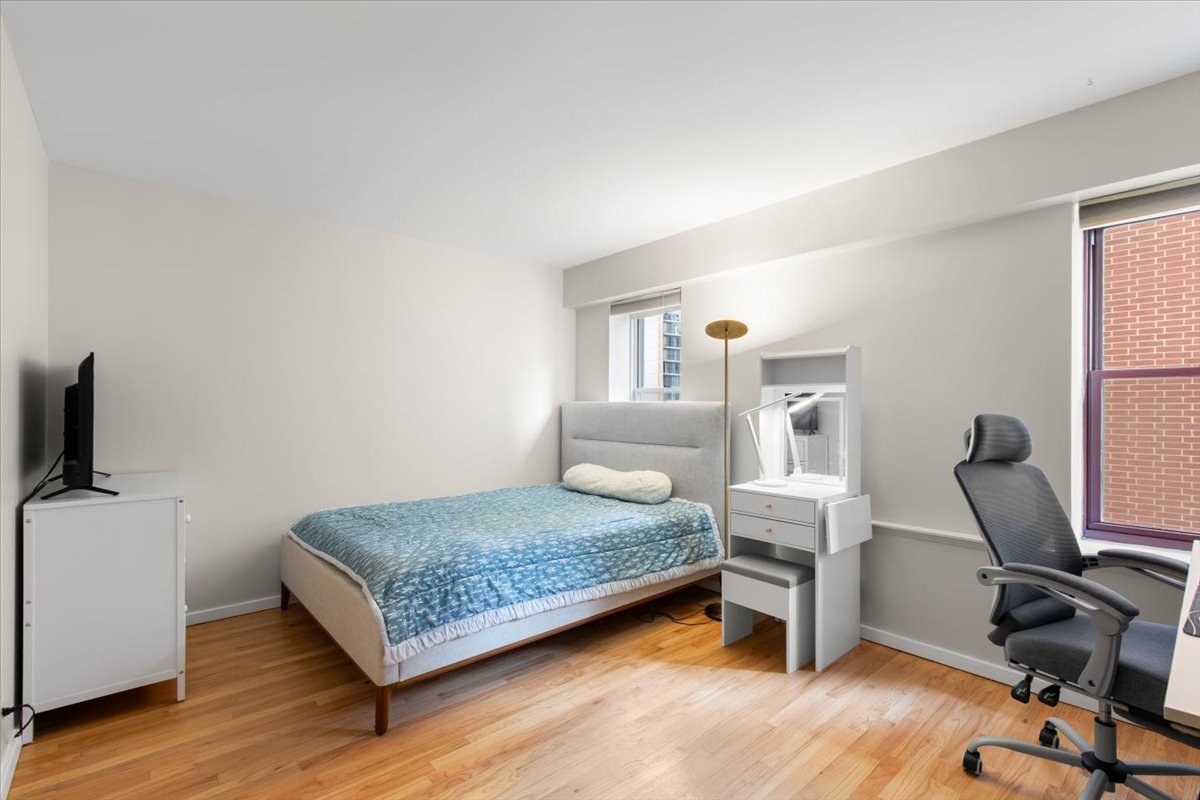40 E 9TH Street Unit: 1205