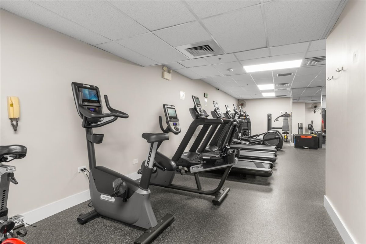 40 E 9TH Street Unit: 1205