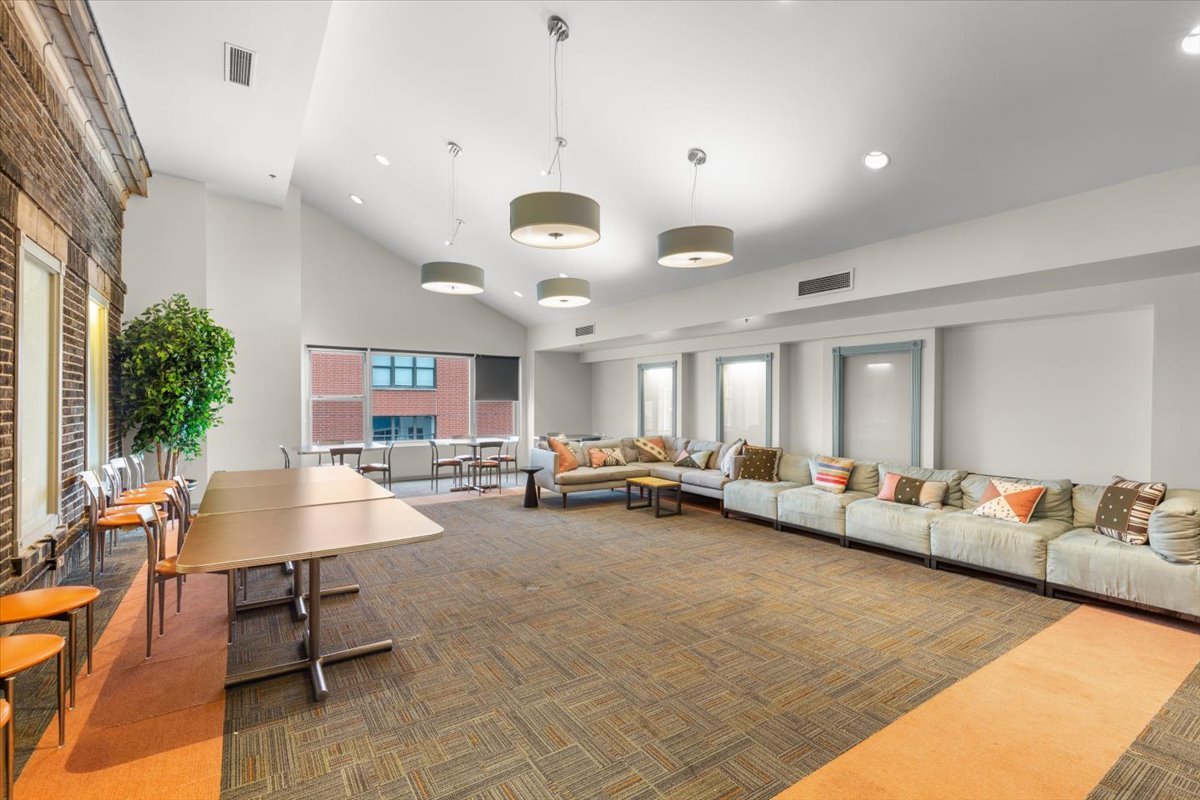 40 E 9TH Street Unit: 1205