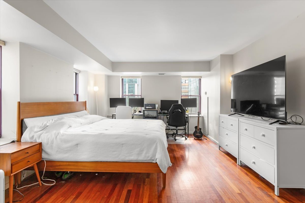 40 E 9TH Street Unit: 1205