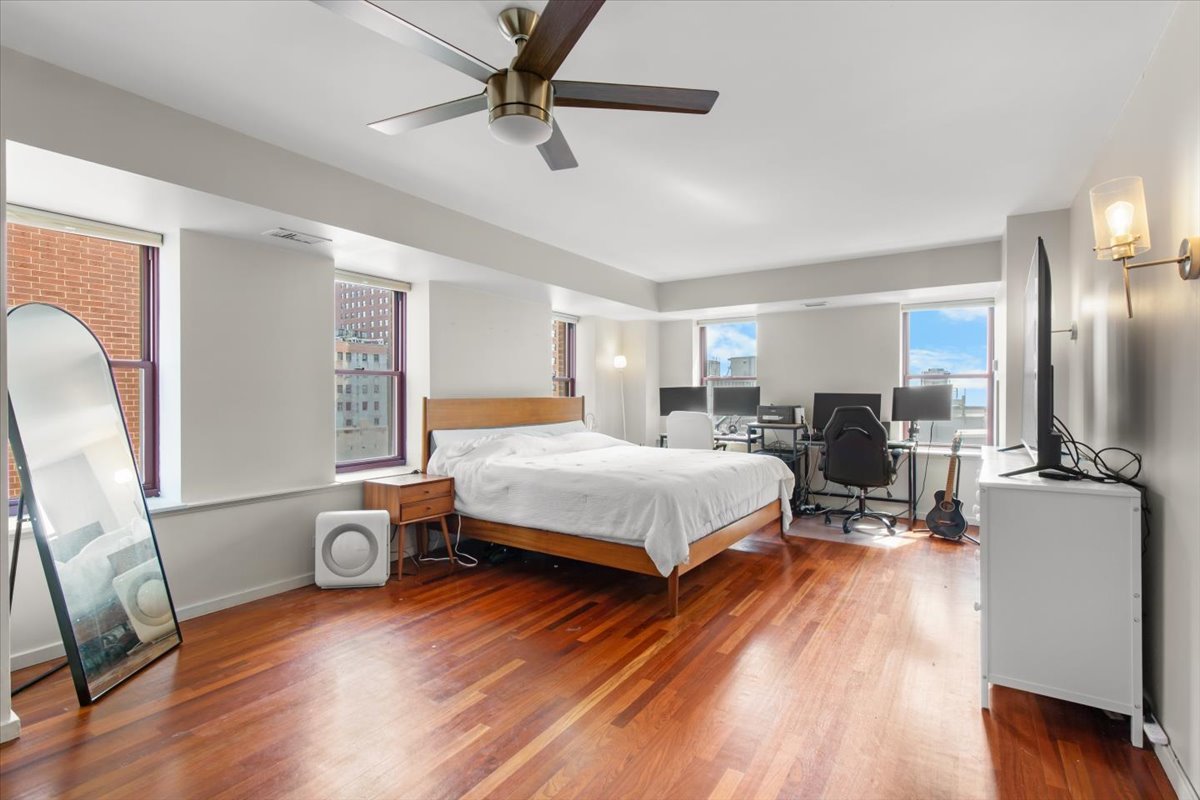 40 E 9TH Street Unit: 1205